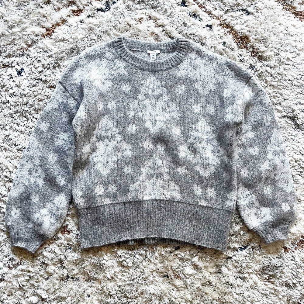Lewit Gray and White Crew Neck Sweater